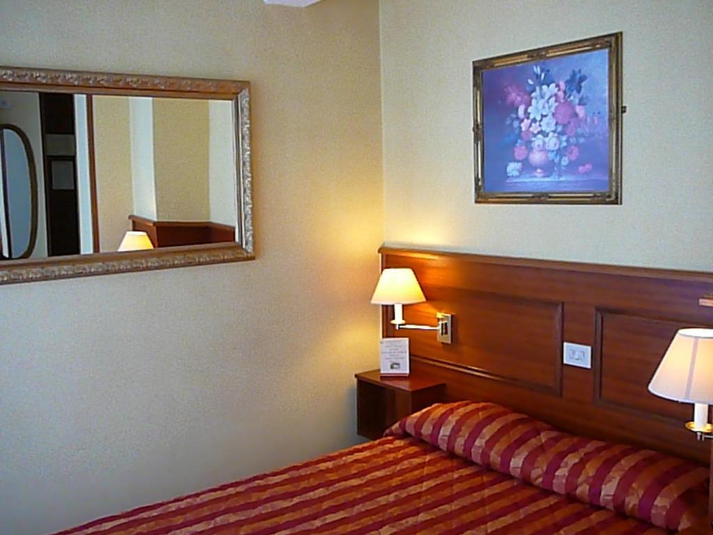 Logis Hotel Hamiot Boulogne-sur-Mer Room photo